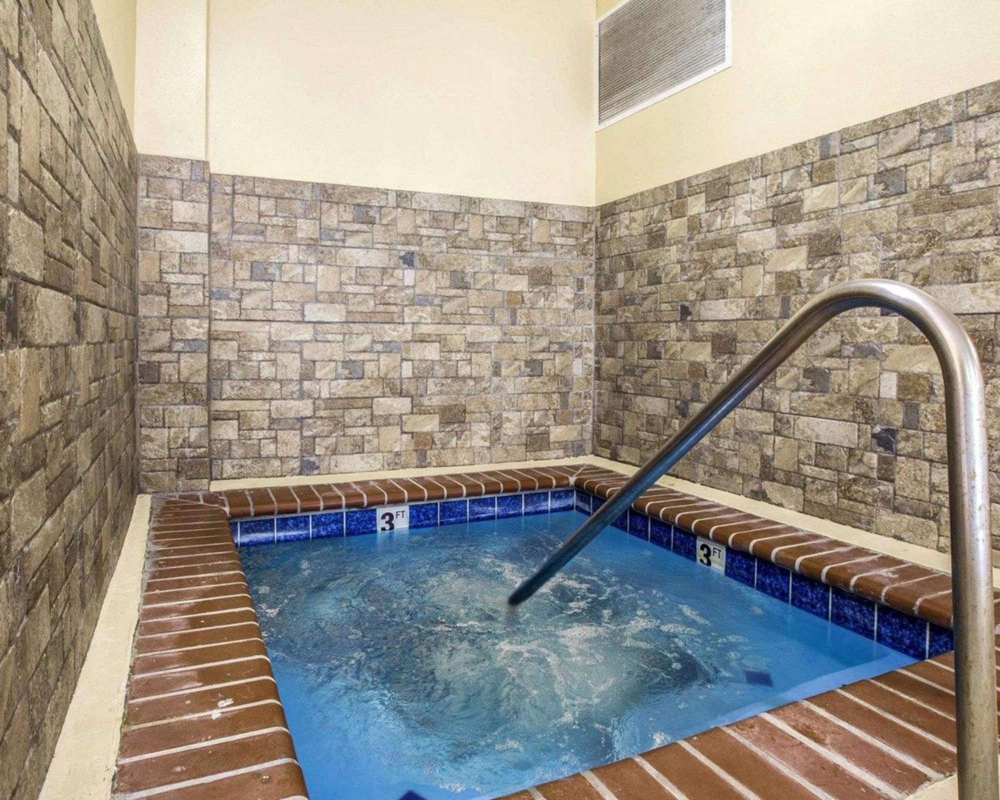 Comfort Inn & Suites Rogersville Bagian luar foto